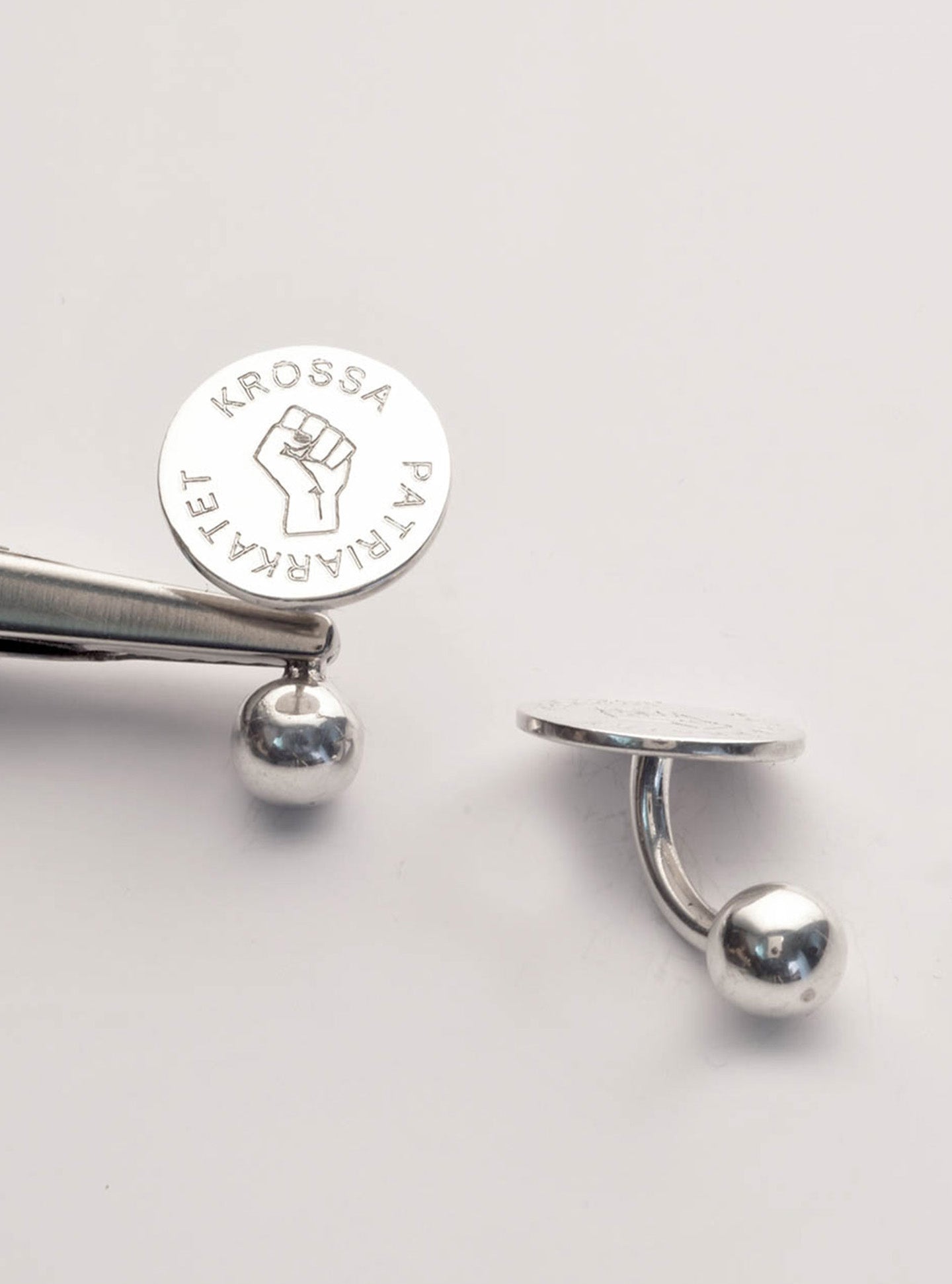 ACCESSOARER - Feministsmeden