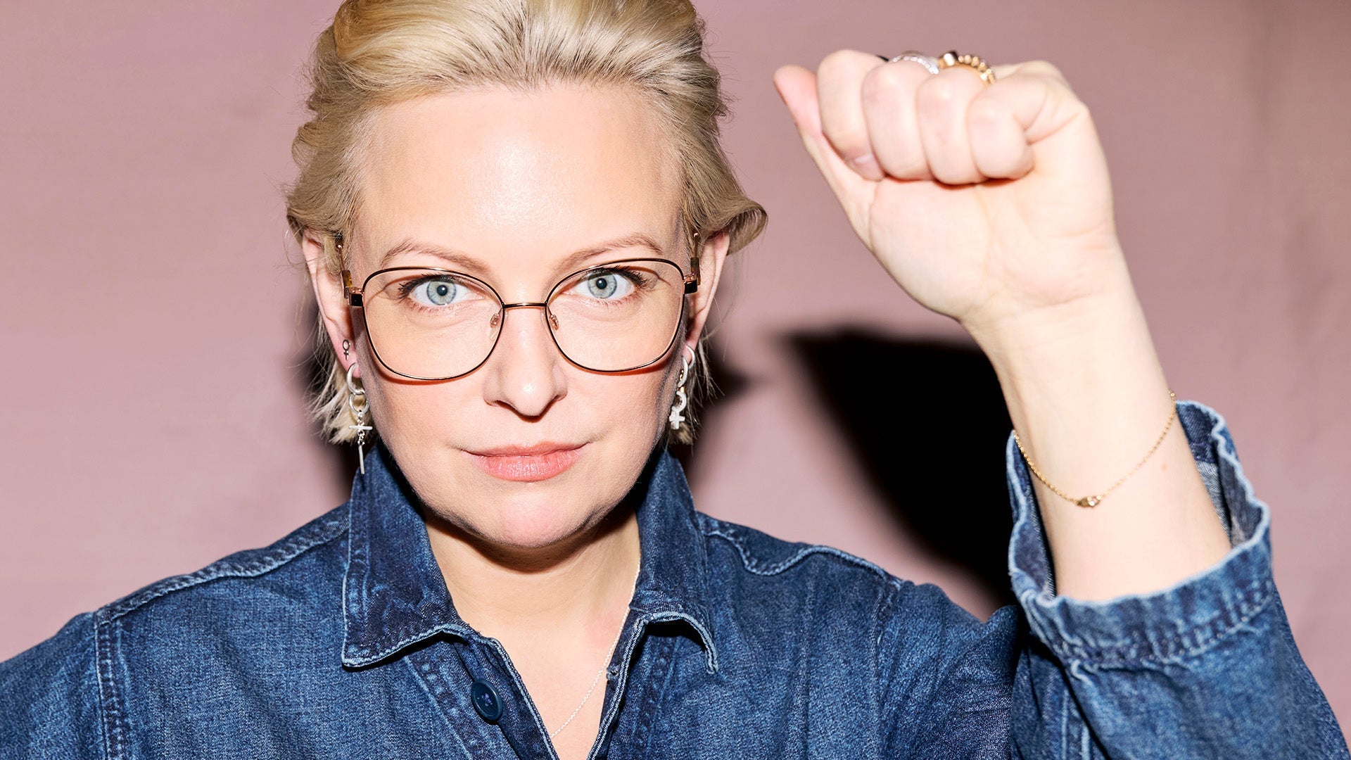 One of a kind – unika feministiska smycken i silver och guld från Feministsmeden.