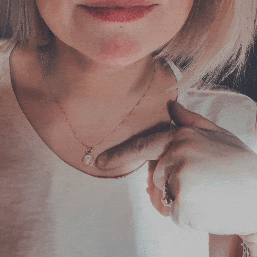 Hubertine guldhänge med diamanter med kvinnotecken