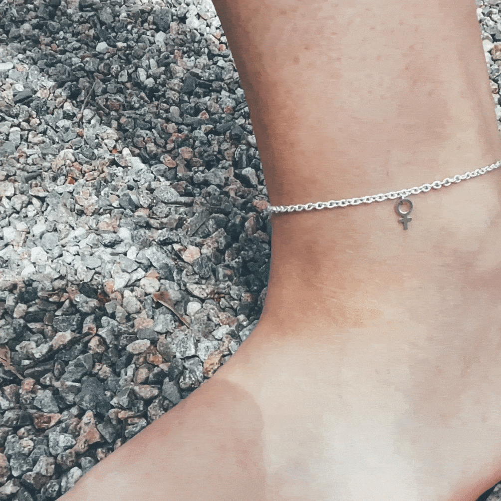 Fotlänk i silver från Feministsmeden