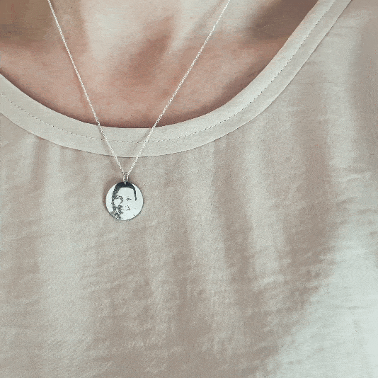 bell förebild hängsmycke