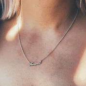 Feminist halsband i silver