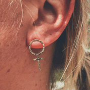 Fredrika hammrade feministörhängen