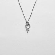 Angela Feministhänge Svartoxiderat - Feministsmeden