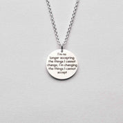 Angela Förebild Hängsmycke - Feministsmeden