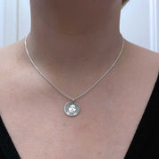 Angela Förebild Hängsmycke - Feministsmeden