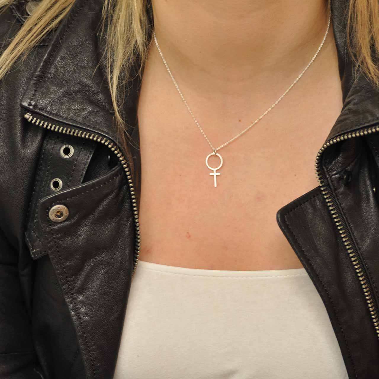 Betty Feministhänge - Feministsmeden