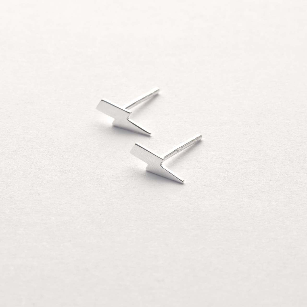 Blixtar Studs Silver - Feministsmeden
