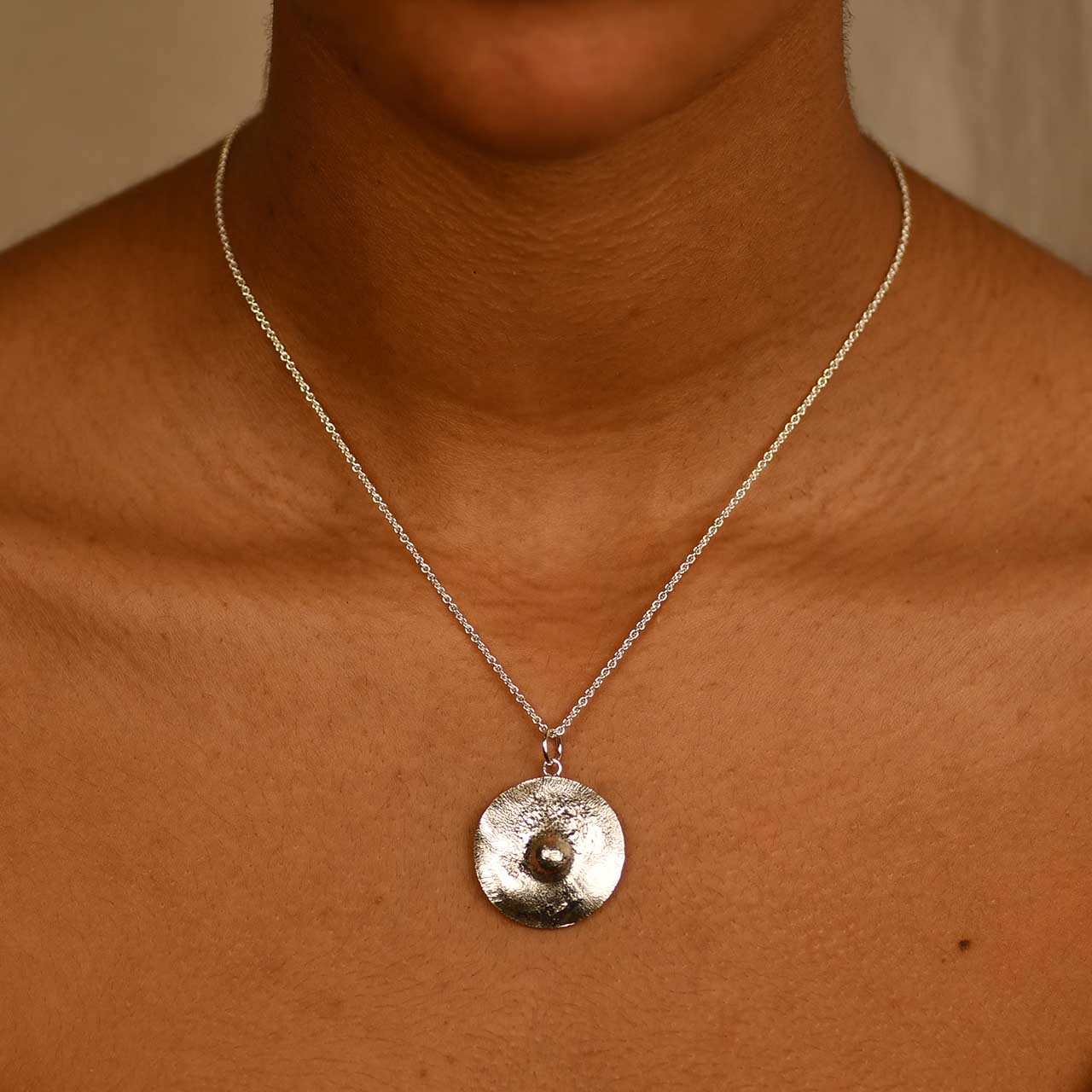 Bröstvårta Stor - Feministsmeden