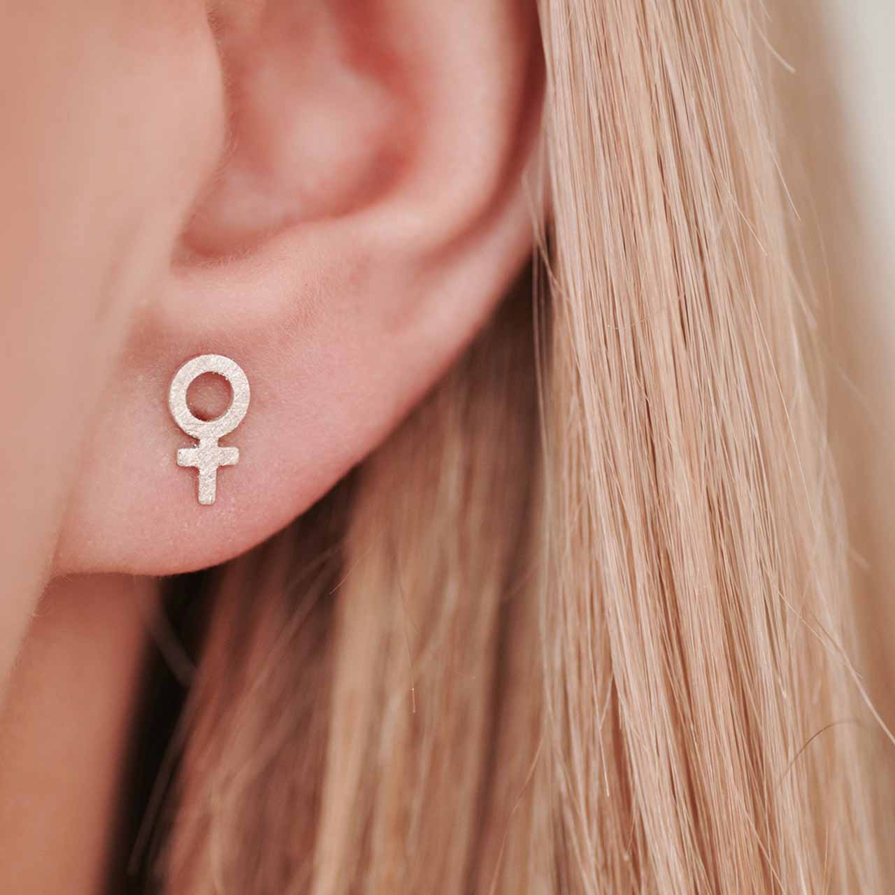 Christine Små Örhängen - Feministsmeden