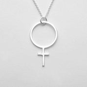 Clara Stort Kvinnotecken Hänge - Feministsmeden
