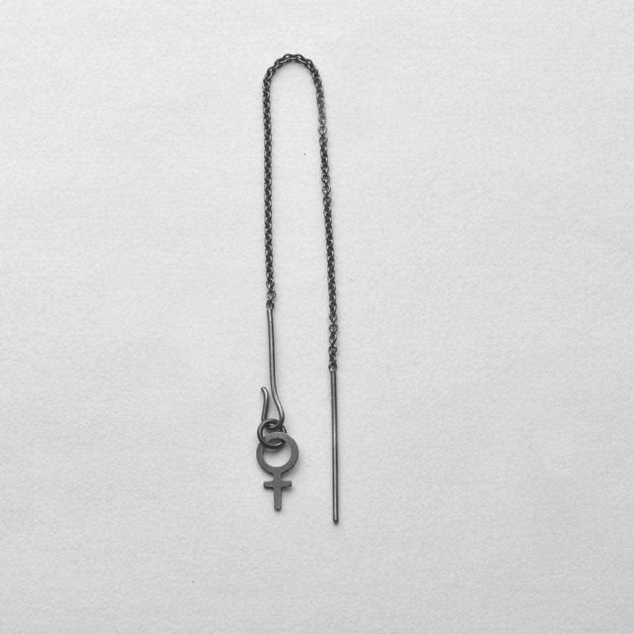 Dinglande Susan B Örhänge - Feministsmeden