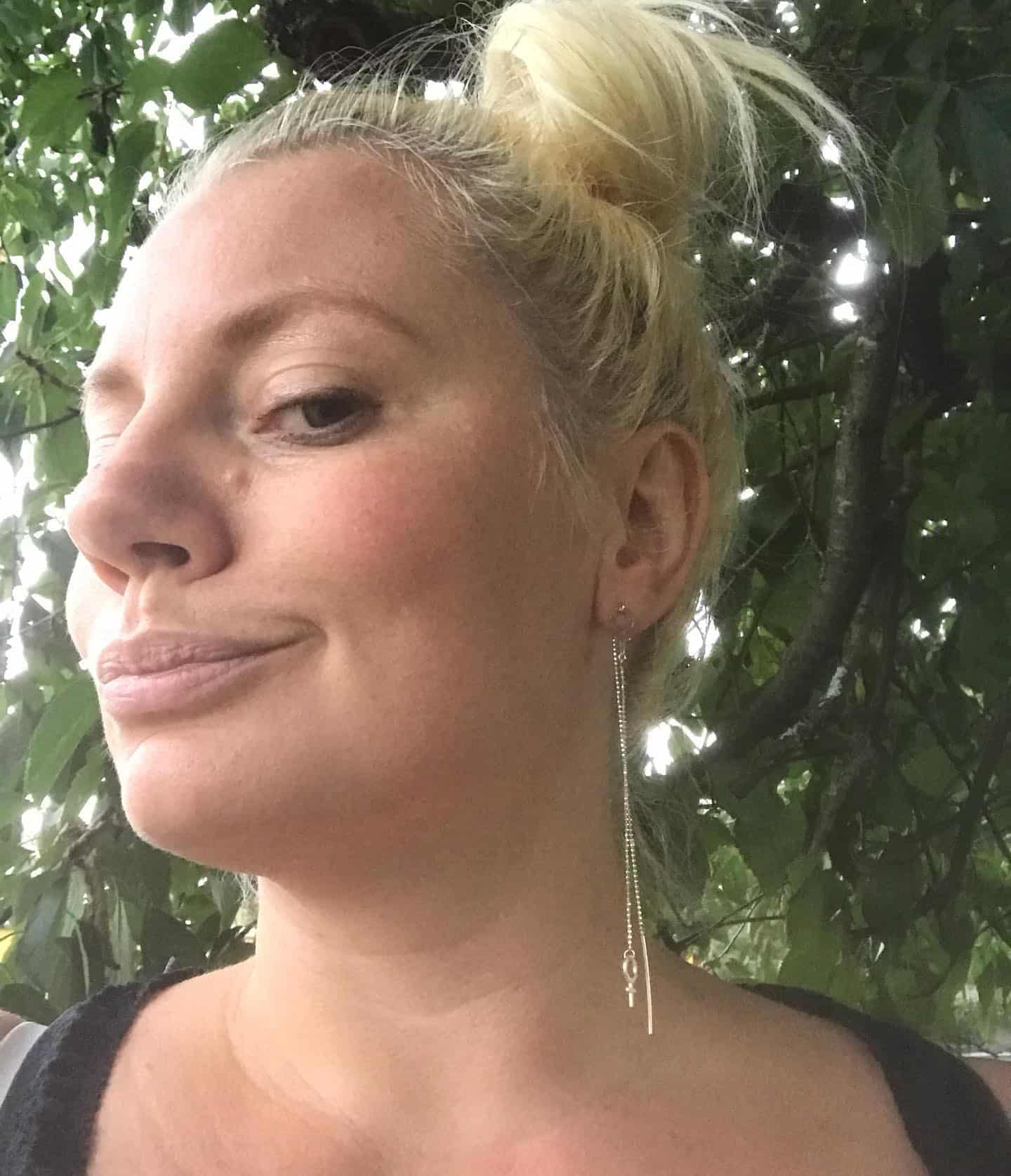 Elin Dinglande Blankt Örhänge - Feministsmeden