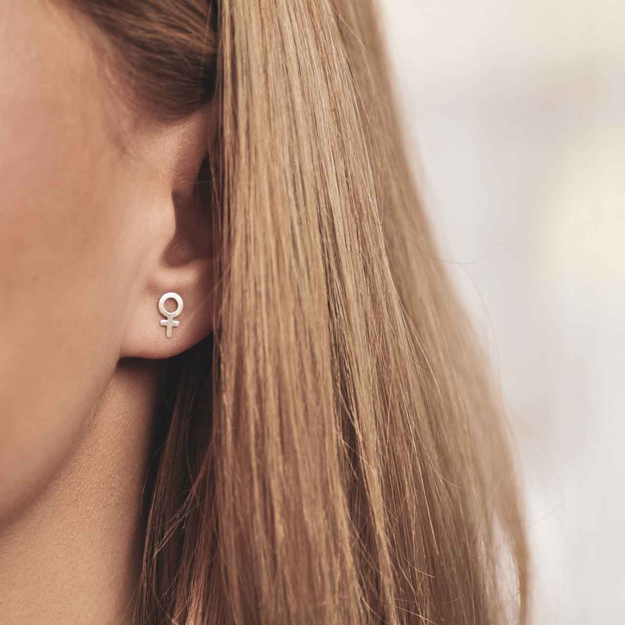 Emma Små Blanka Örhängen - Feministsmeden