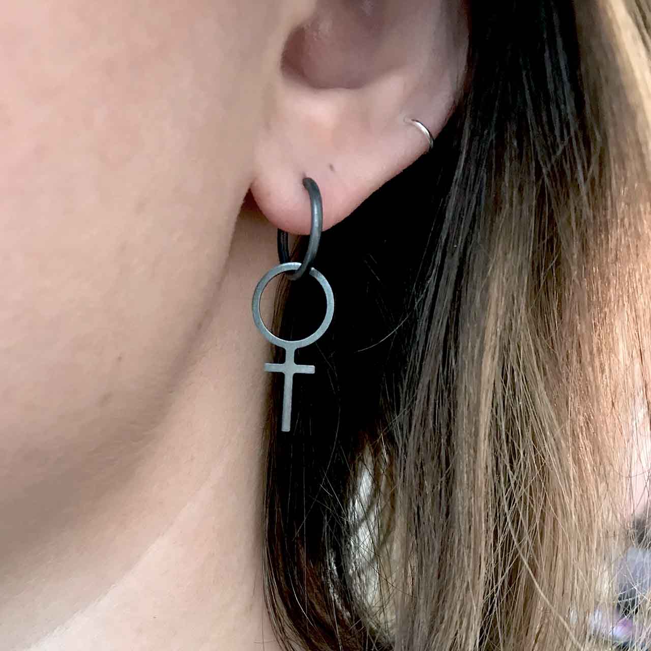 En styck kvinnotecken till hoop - Feministsmeden