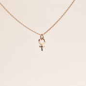 Fatima Hamrat Litet Hänge 18k Guld - Feministsmeden