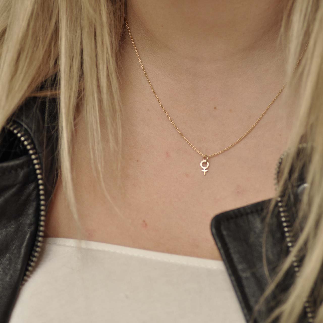 Fatima Litet Hänge 18k Guld - Feministsmeden