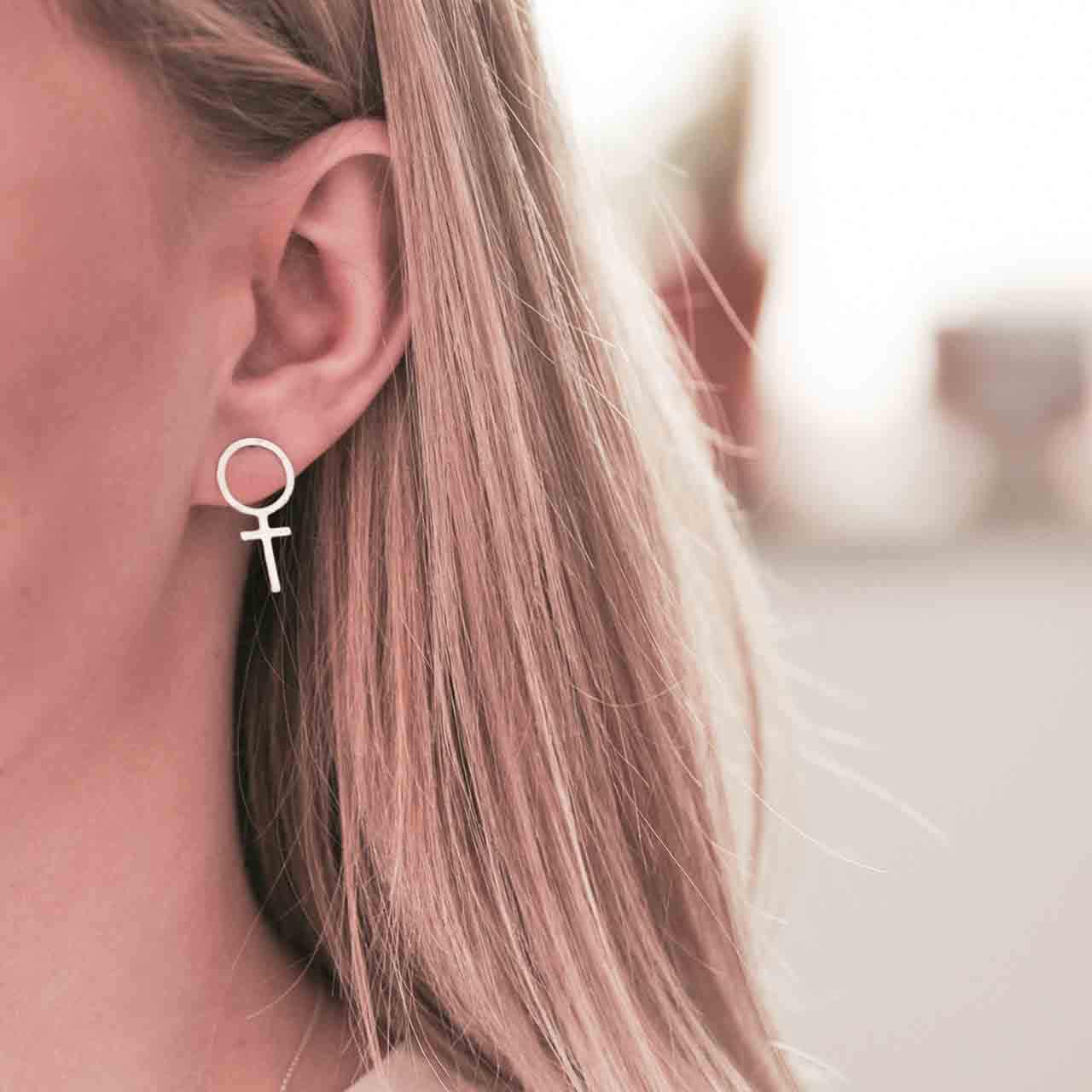 Fredrika Hamrade örhängen - Feministsmeden