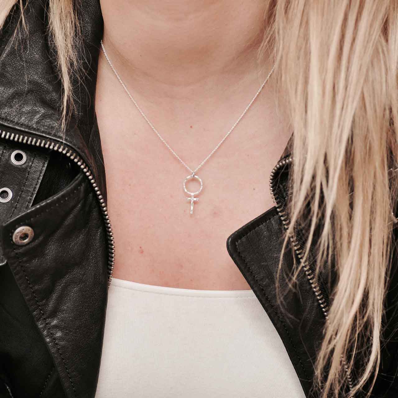 Fredrika Hamrat Feministhänge - Feministsmeden