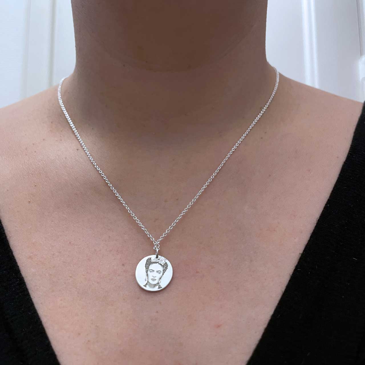 Frida Förebild Hängsmycke - Feministsmeden