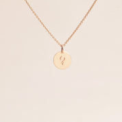 Graverat Litet Hänge 18k - Feministsmeden