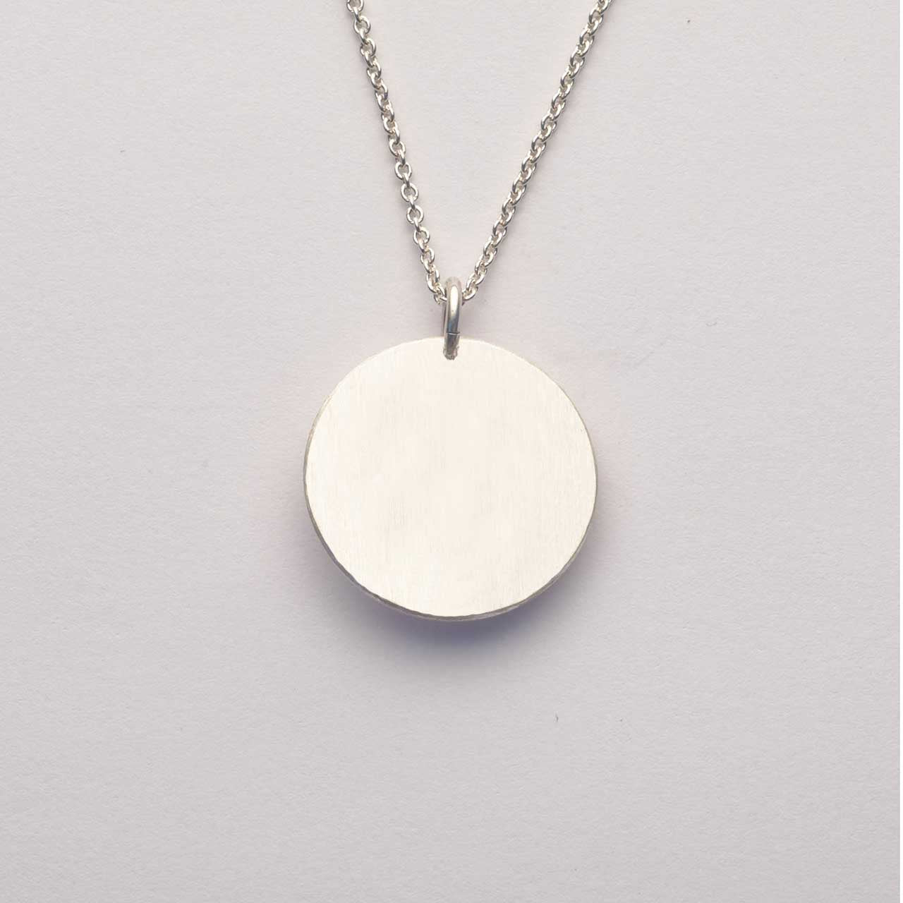 Graverat Stort Hänge - Feministsmeden