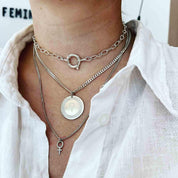 Graverat Stort Hänge - Feministsmeden