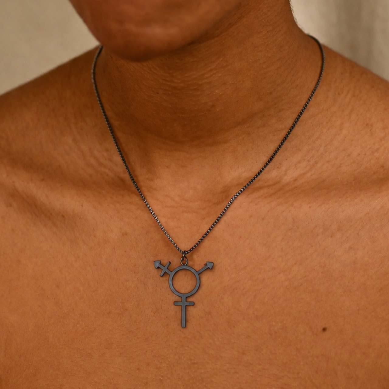 Gwendolyn stor svartoxiderat transsymbol - Feministsmeden