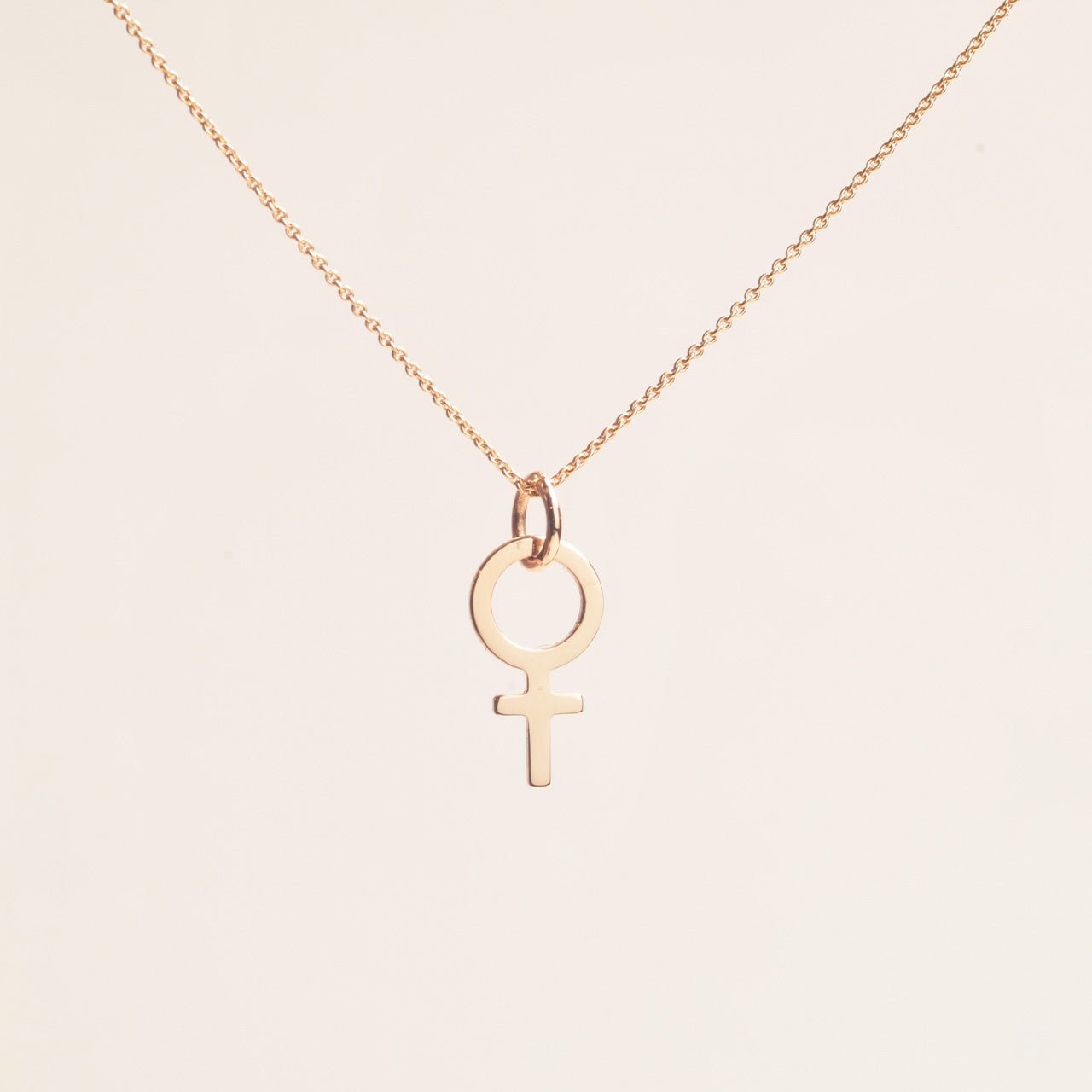 Harriet Feministhänge 18k guld - Feministsmeden