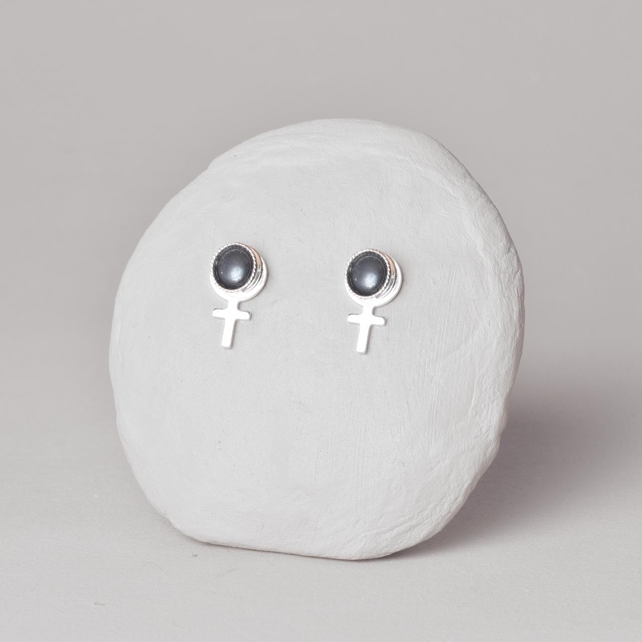 Hematit Susan B Studs - Feministsmeden