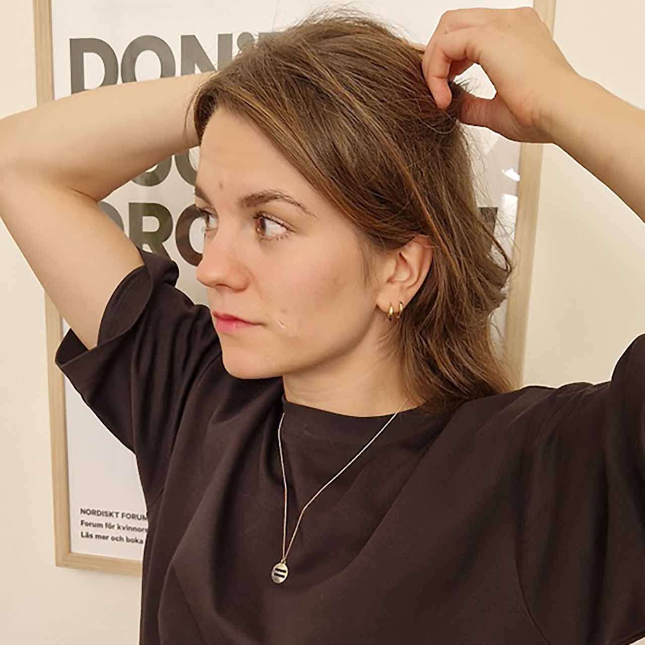 Hertha Hängsmycke - Feministsmeden