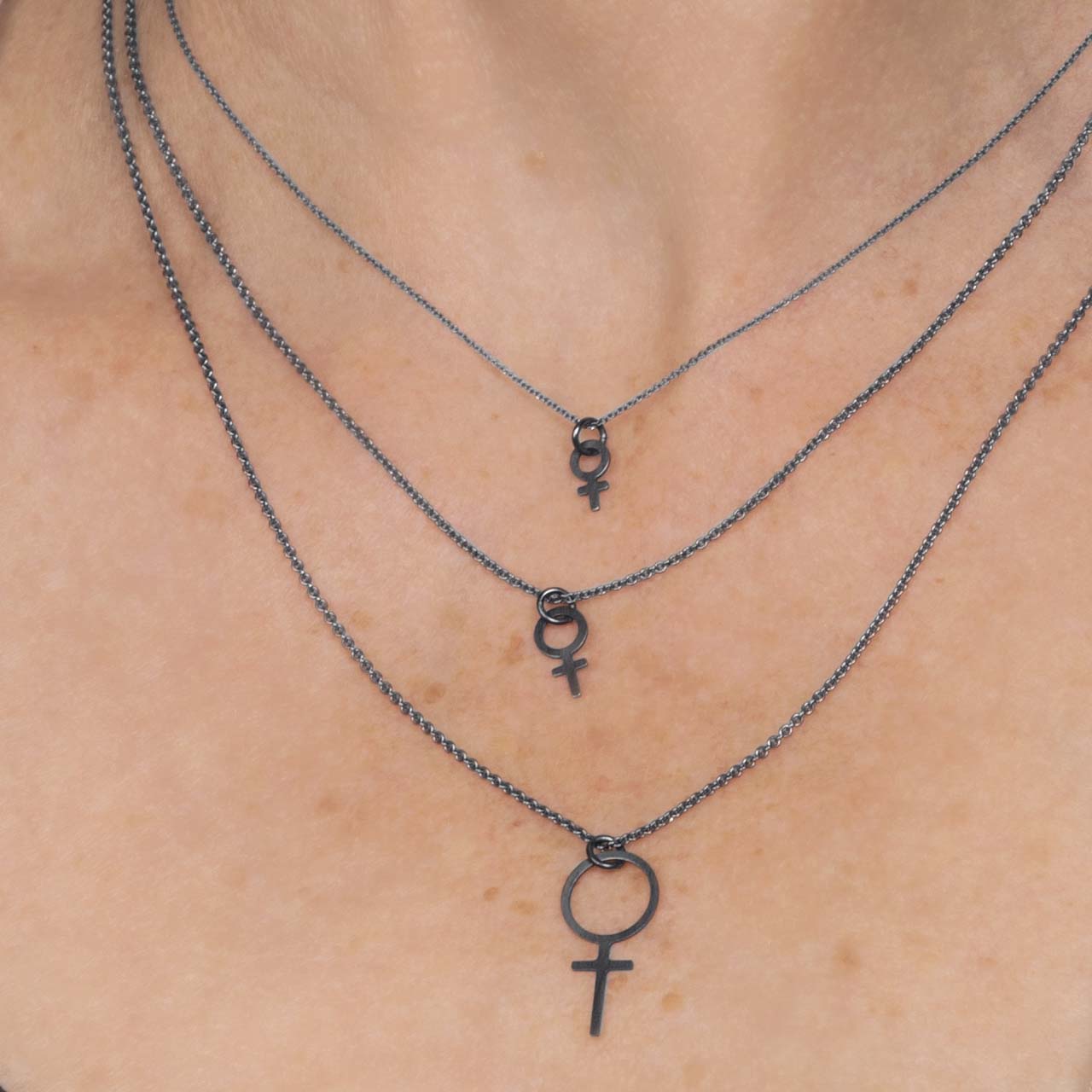 Judith Svartoxiderat hänge - Feministsmeden