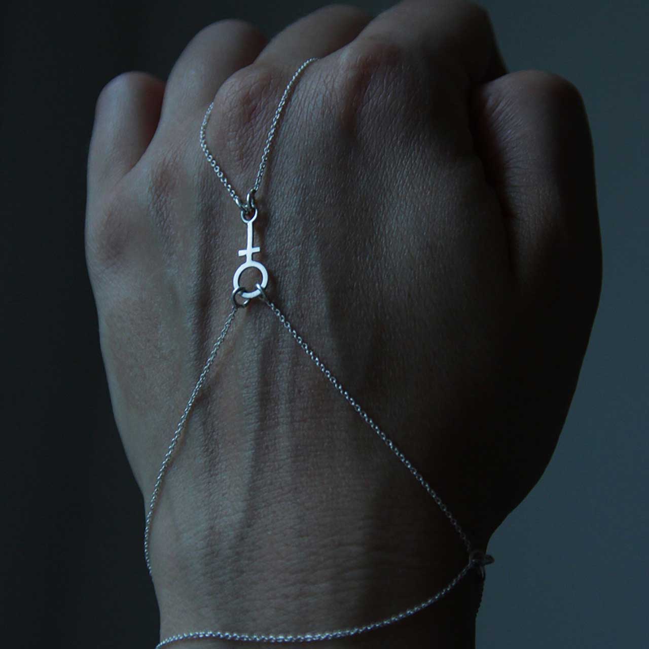 Kedjad Feministarmband - Feministsmeden