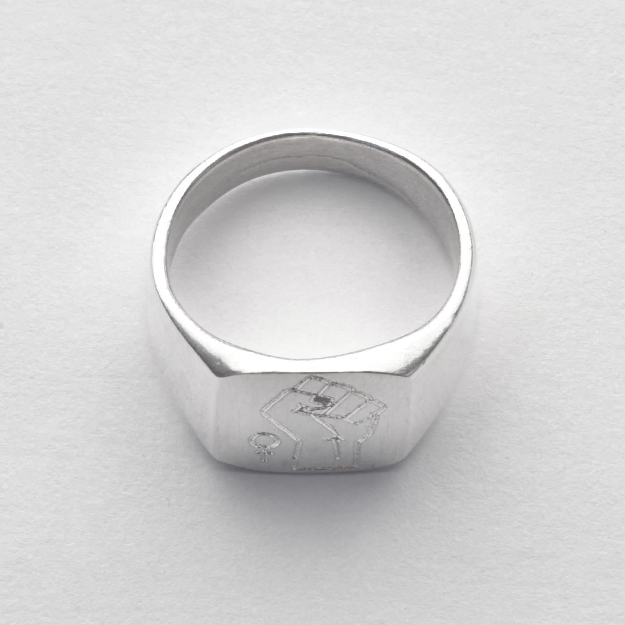 Klackring Näve - Feministsmeden