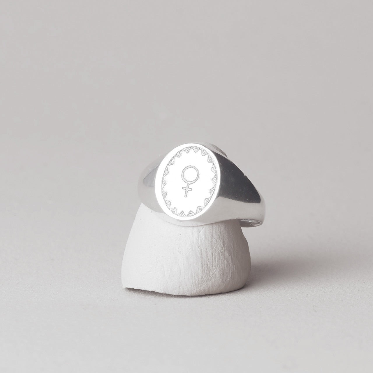 Klackring Oval - Feministsmeden