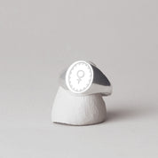 Klackring Oval - Feministsmeden