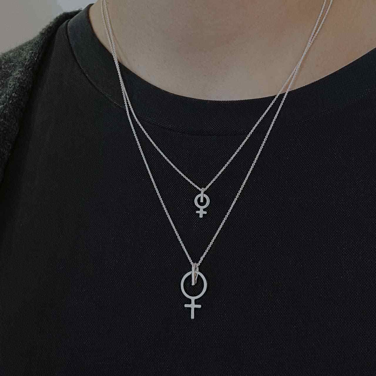 Kraftkvinnorna Litet Hänge - Feministsmeden