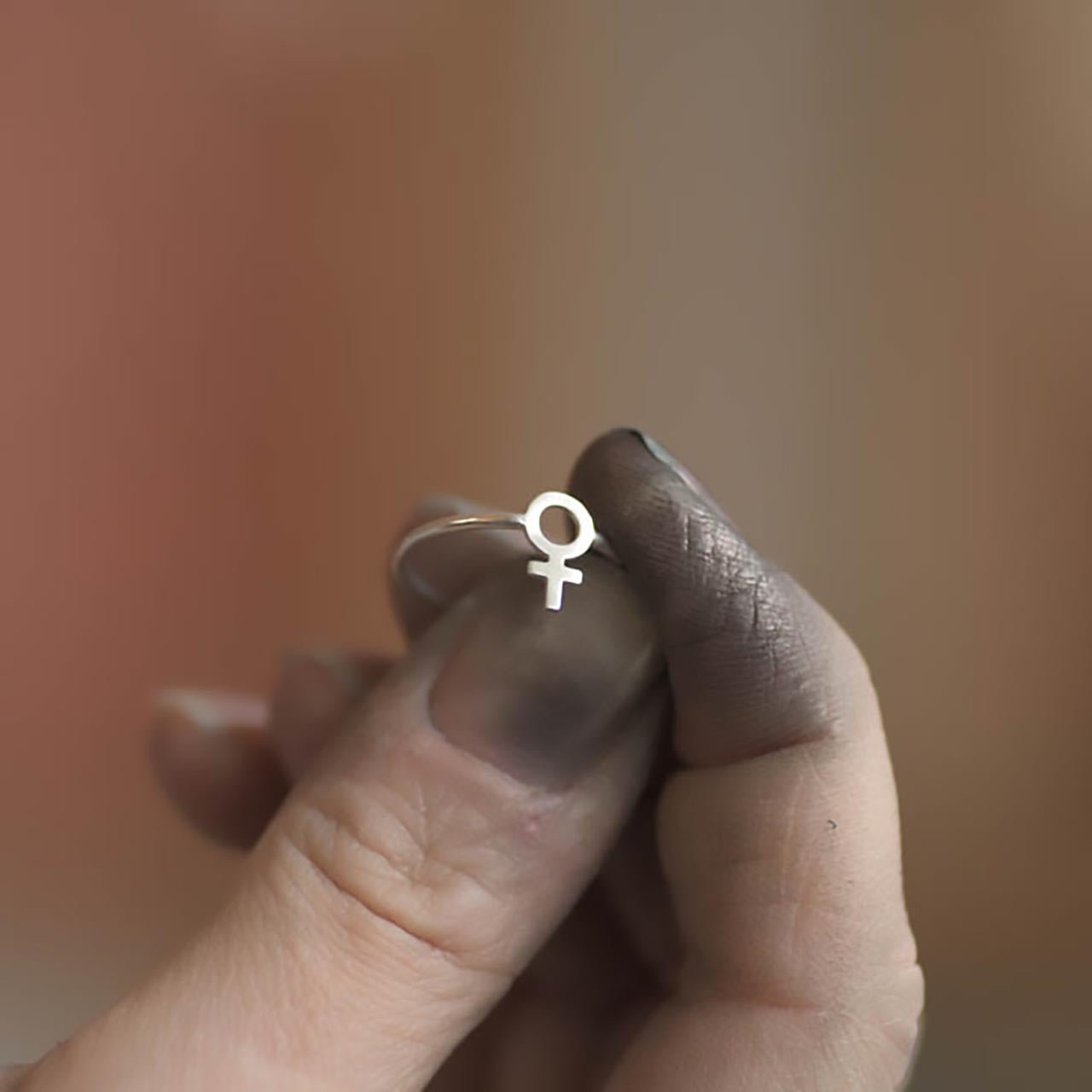 Lilian Ring blank - Feministsmeden