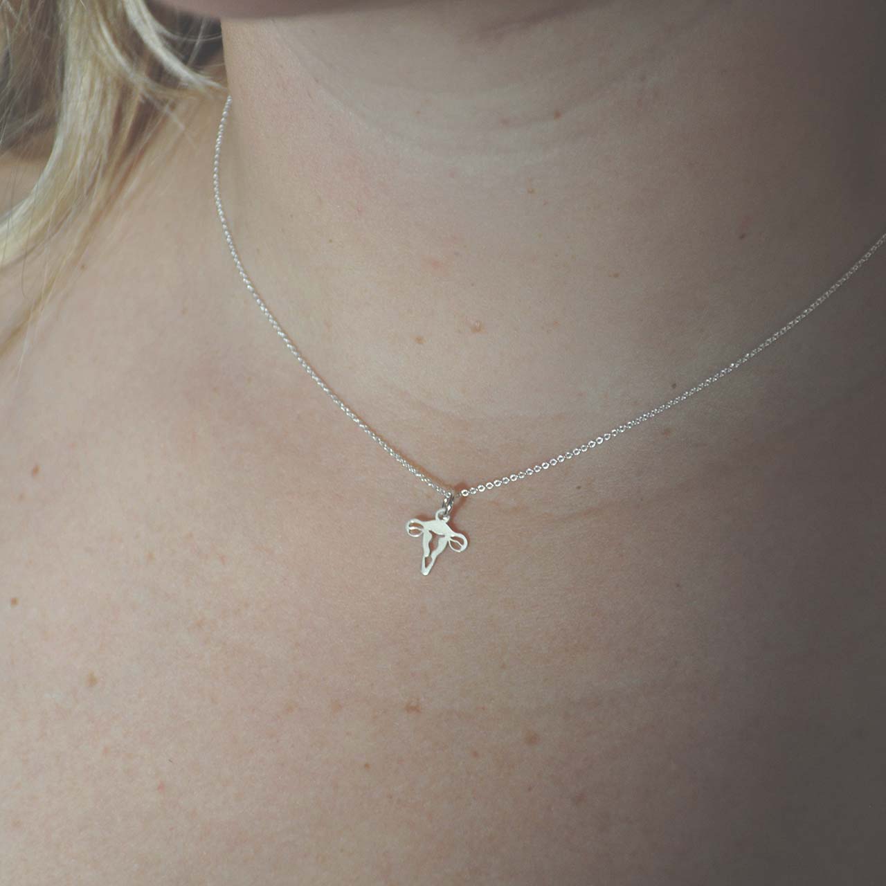 LIVMODER HÄNGSMYCKE MINI - Feministsmeden