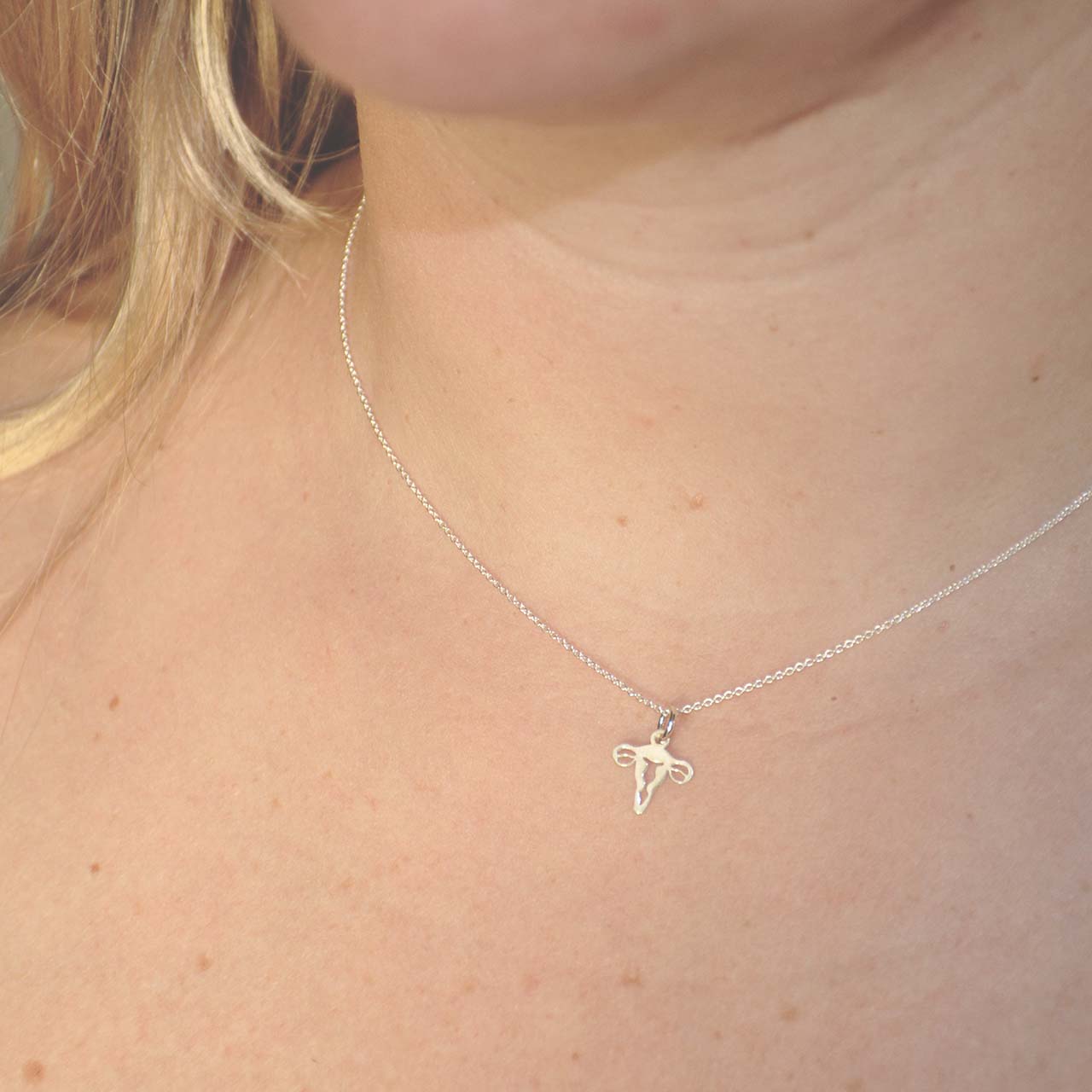 LIVMODER HÄNGSMYCKE MINI - Feministsmeden