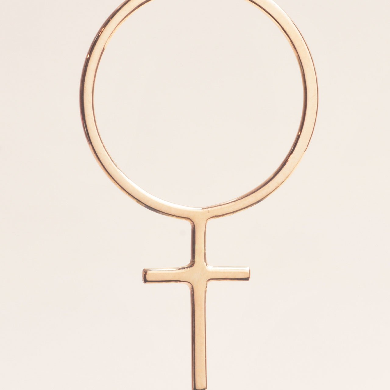 Lucía Feministhänge 18k guld - Feministsmeden