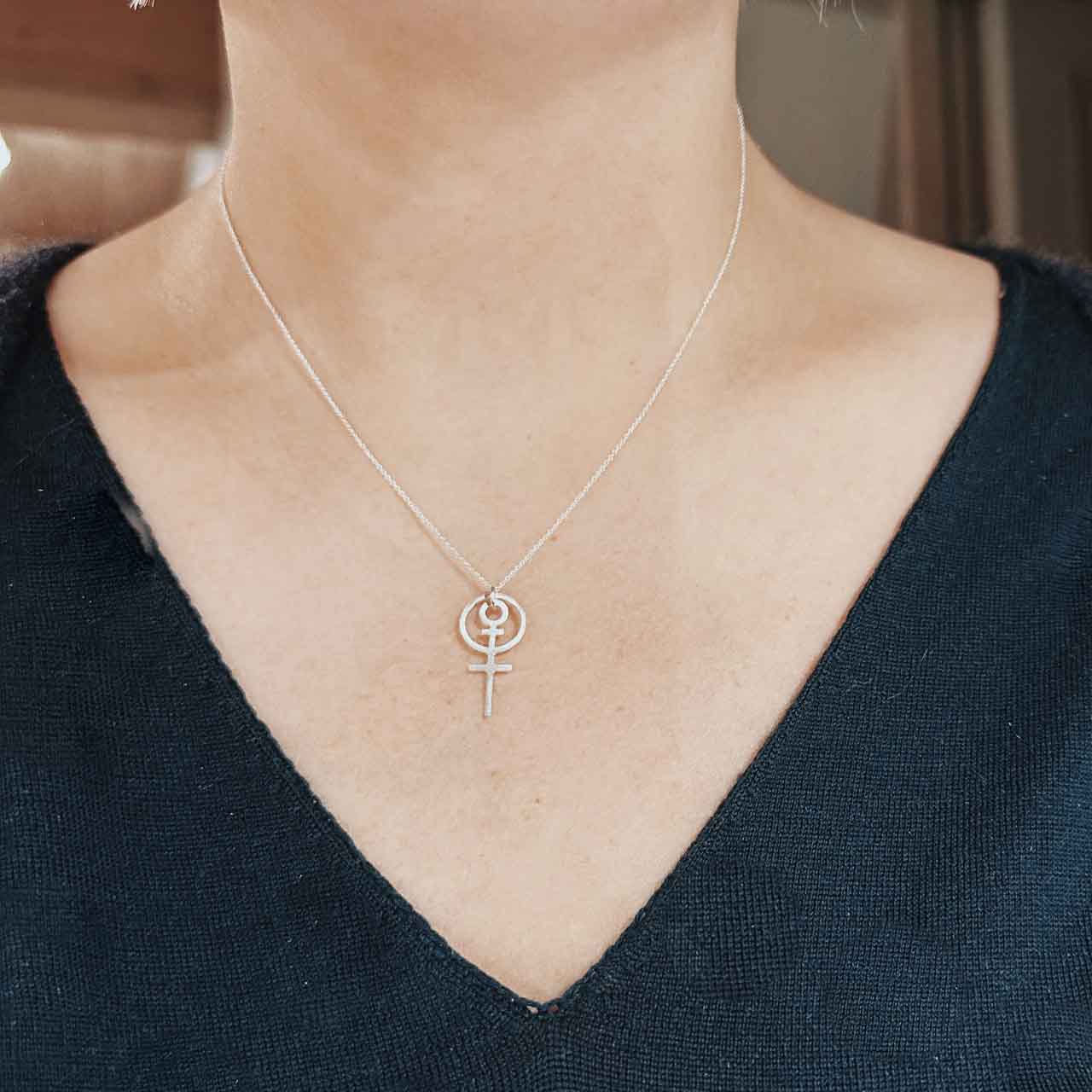 Mamma hängsmycke - Feministsmeden