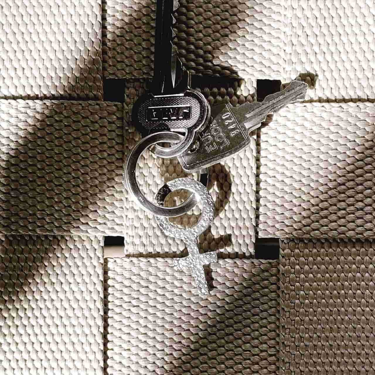 One of a Kind Nyckelring - Feministsmeden