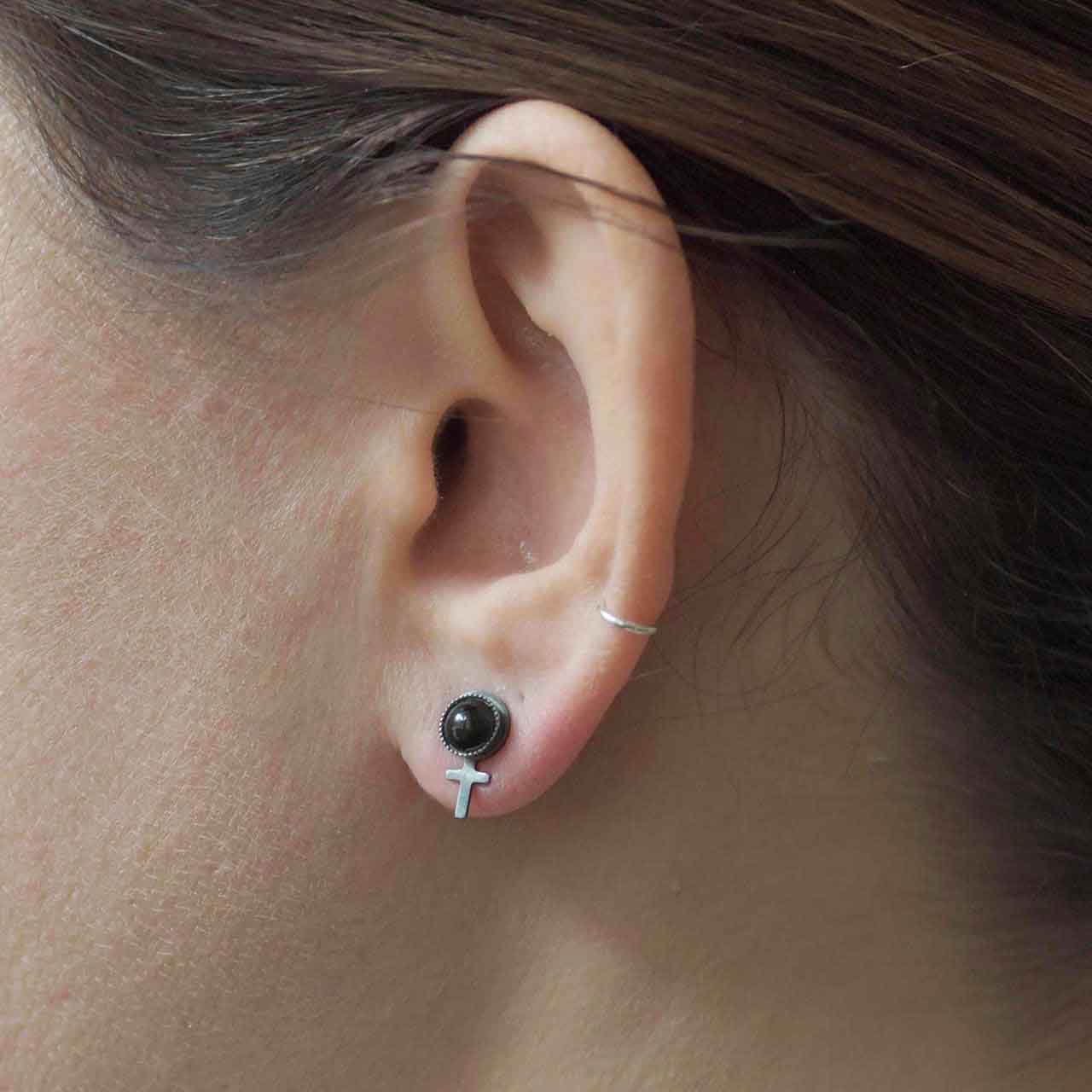 Onyx Susan B Svartoxiderade Studs - Feministsmeden