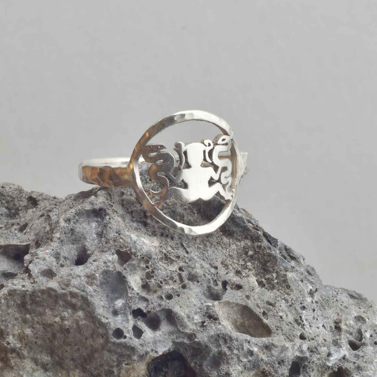 ORMKVINNAN RING - Feministsmeden