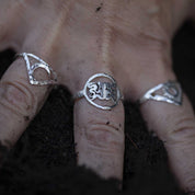 ORMKVINNAN RING - Feministsmeden