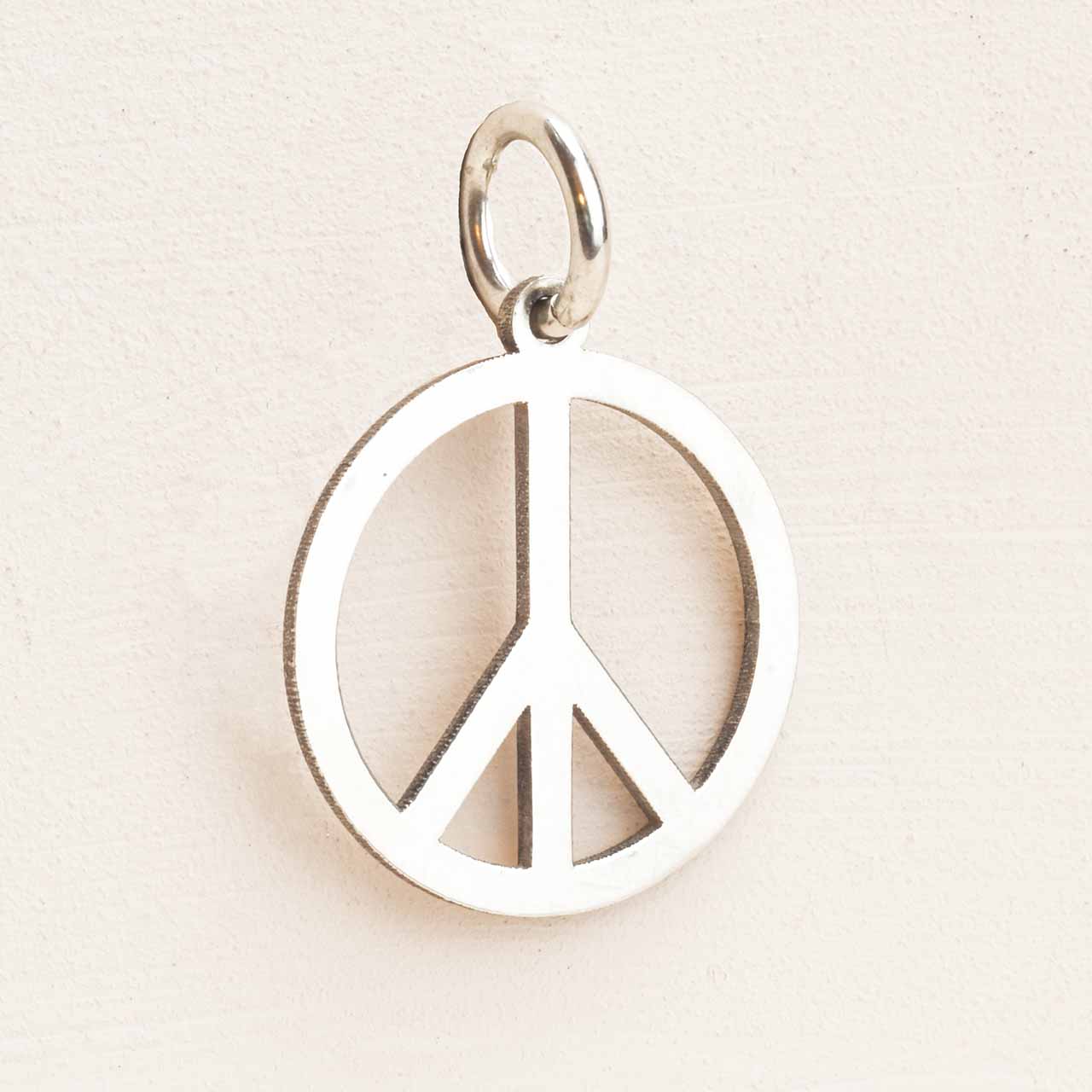 Peace hängsmycke - Feministsmeden