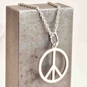 Peace hängsmycke - Feministsmeden