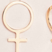 Rosa Feministörhängen 18k guld - Feministsmeden