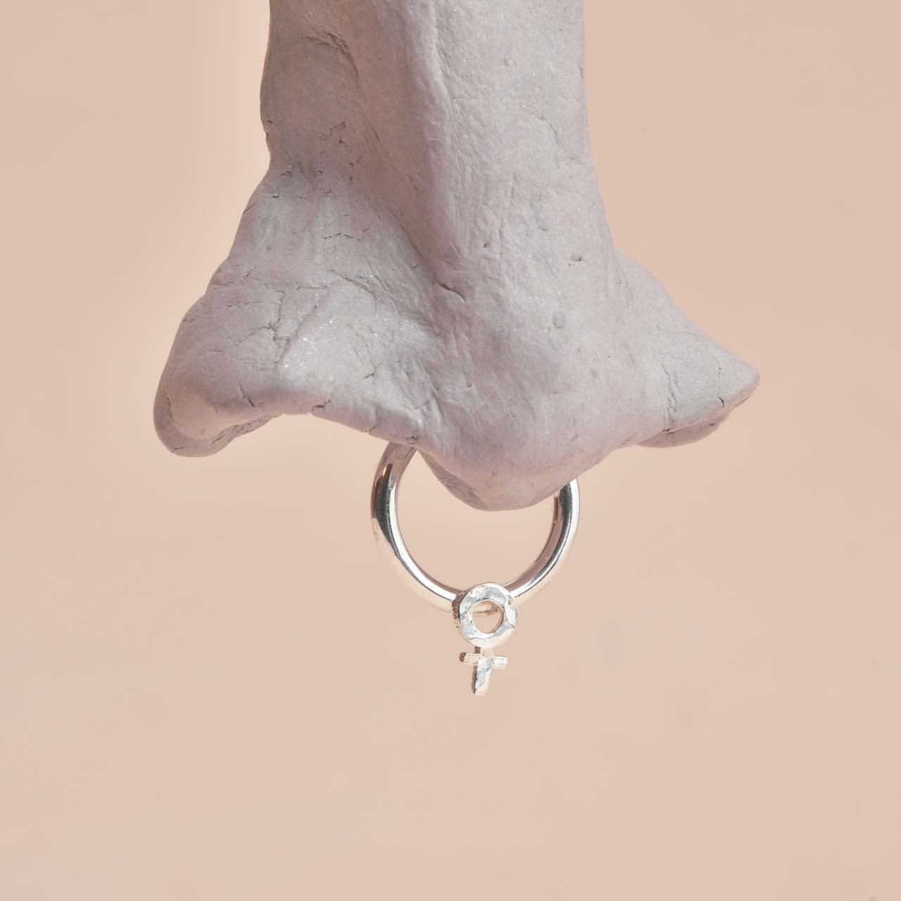 Septumring med kvinnotecken - Feministsmeden